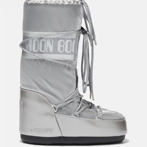 NEW Moon Boots - NWT